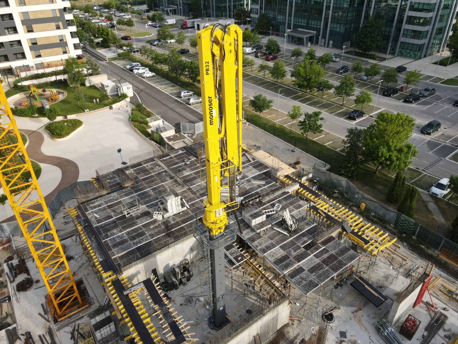 hydraulic concrete distributors with climbing mast pb